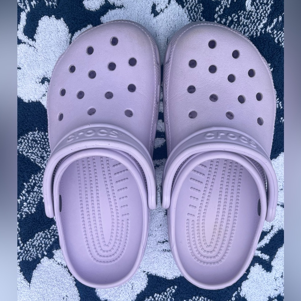 Lavender CROCS only worn a couple times BRAND NAME not off brand